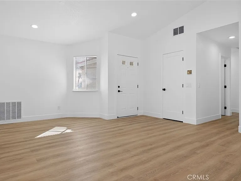9450 Tampa Ave — Photo 55