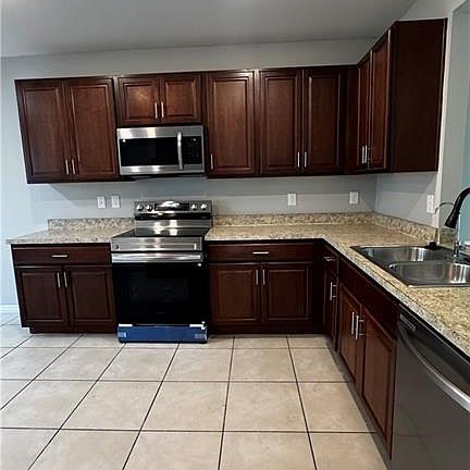 3rd image of 2913 65th ST W