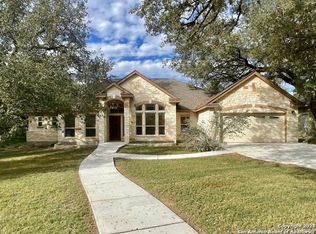 513 Jack Nickolaus Dr, Devine, TX 78016