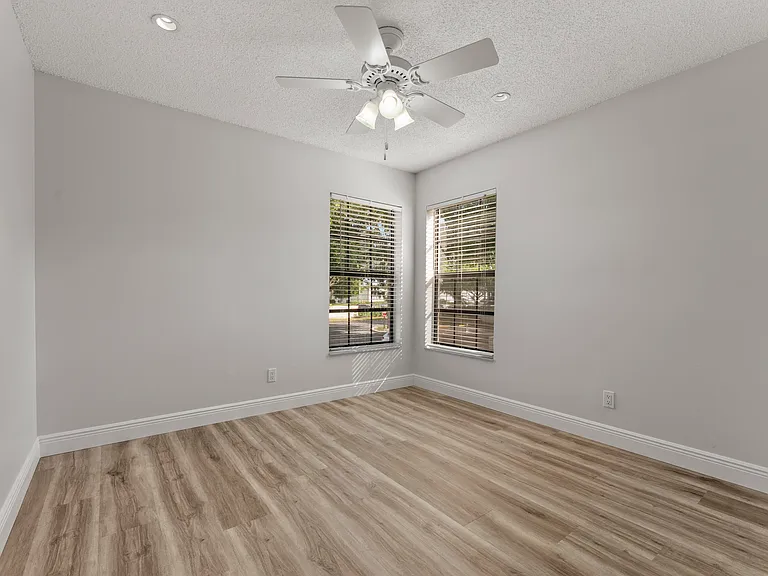 2900 Olivewood Ter #201 — Photo 10