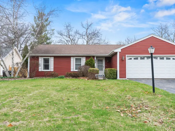 716 Dartmouth Dr, Island Lake, IL 60042