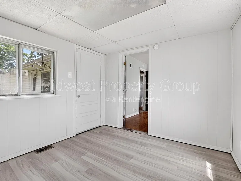 10027 Lilac Ave — Photo 12