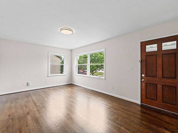 4th image of 709 Heimert Ave
