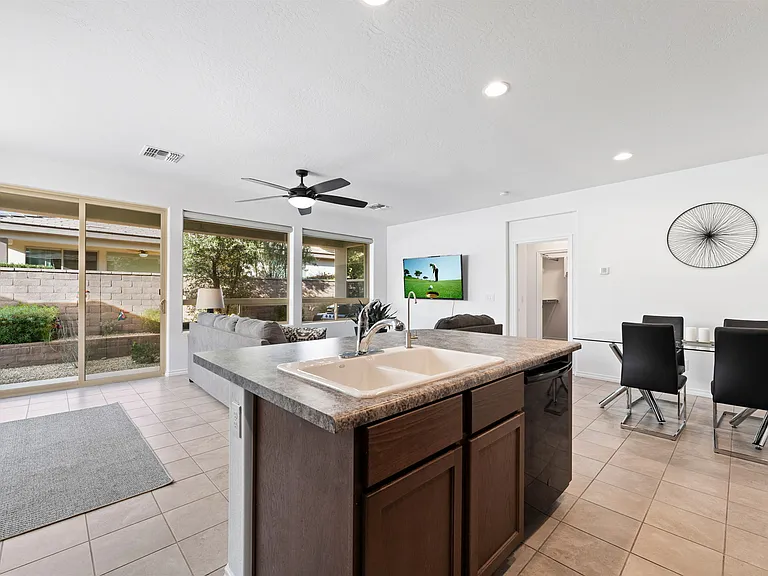 678 E Cobblestone Dr — Photo 13