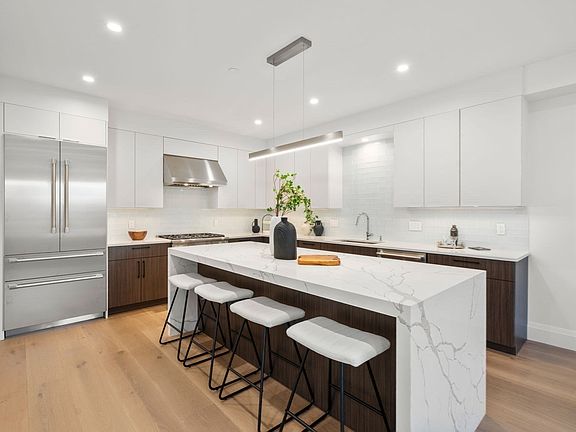 4th image of 956 Walnut St #2