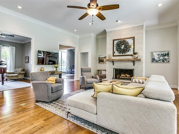 2nd image of 6 Meadowcreek Dr