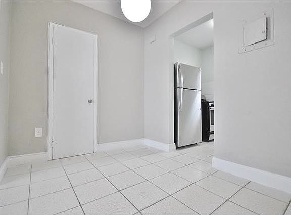 4th image of 7617 Carlyle Ave #000