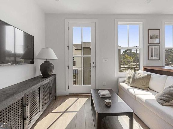 4th image of 498 Burroughs St SE #323