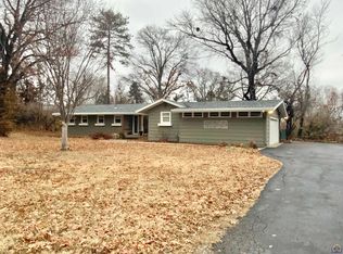 340 SW Woodbury Ln, Topeka, KS 66606