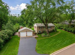 11829 Shady Oak Dr, Minnetonka, MN 55343