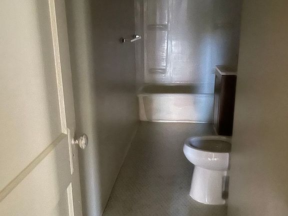 4th image of 190-200 Oak St #200-3R