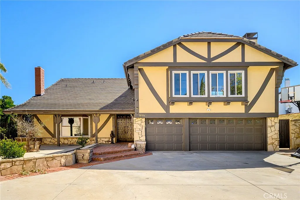 5 bed, 3360 sqft, $6,800 — Photo 1