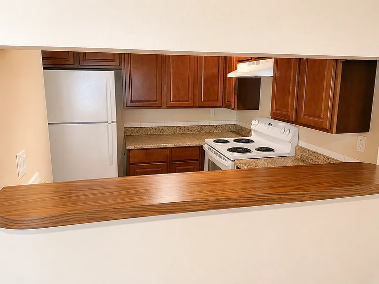 1527 Blake Ave #211 — Photo 3