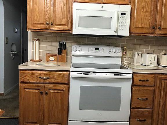 5th image of 375 Linwood Dr