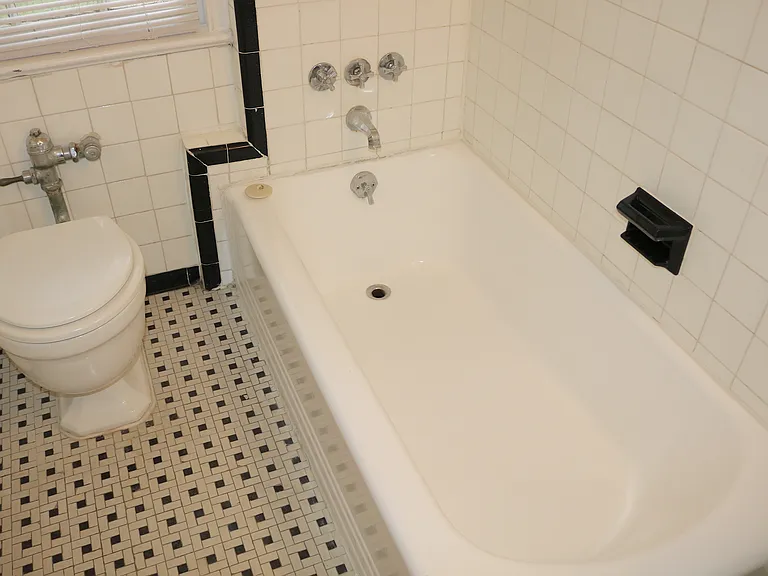 2827 Thornhill Rd — Photo 35