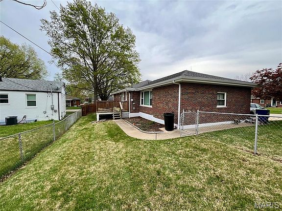 3rd image of 8911 Blackpool Dr