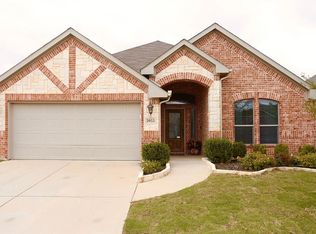 3953 Hollow Lake Rd, Roanoke, TX 76262