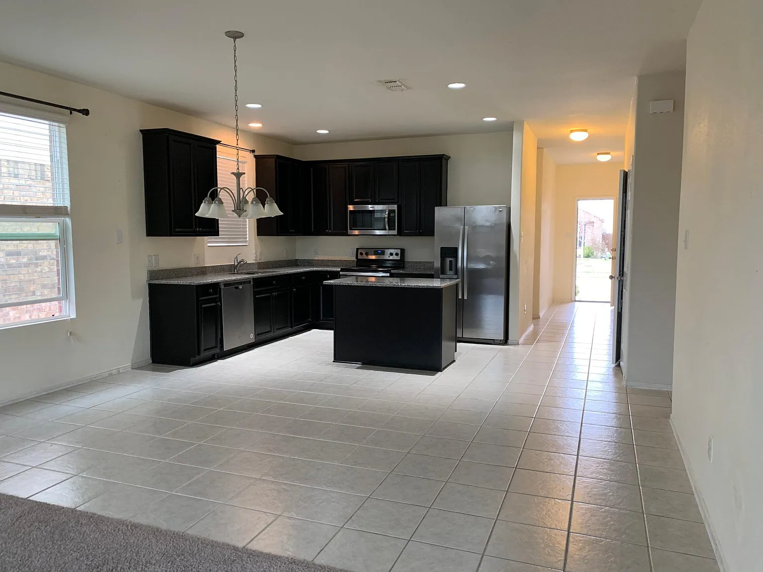 4 bed, 1763 sqft, $1,945 — Photo 4