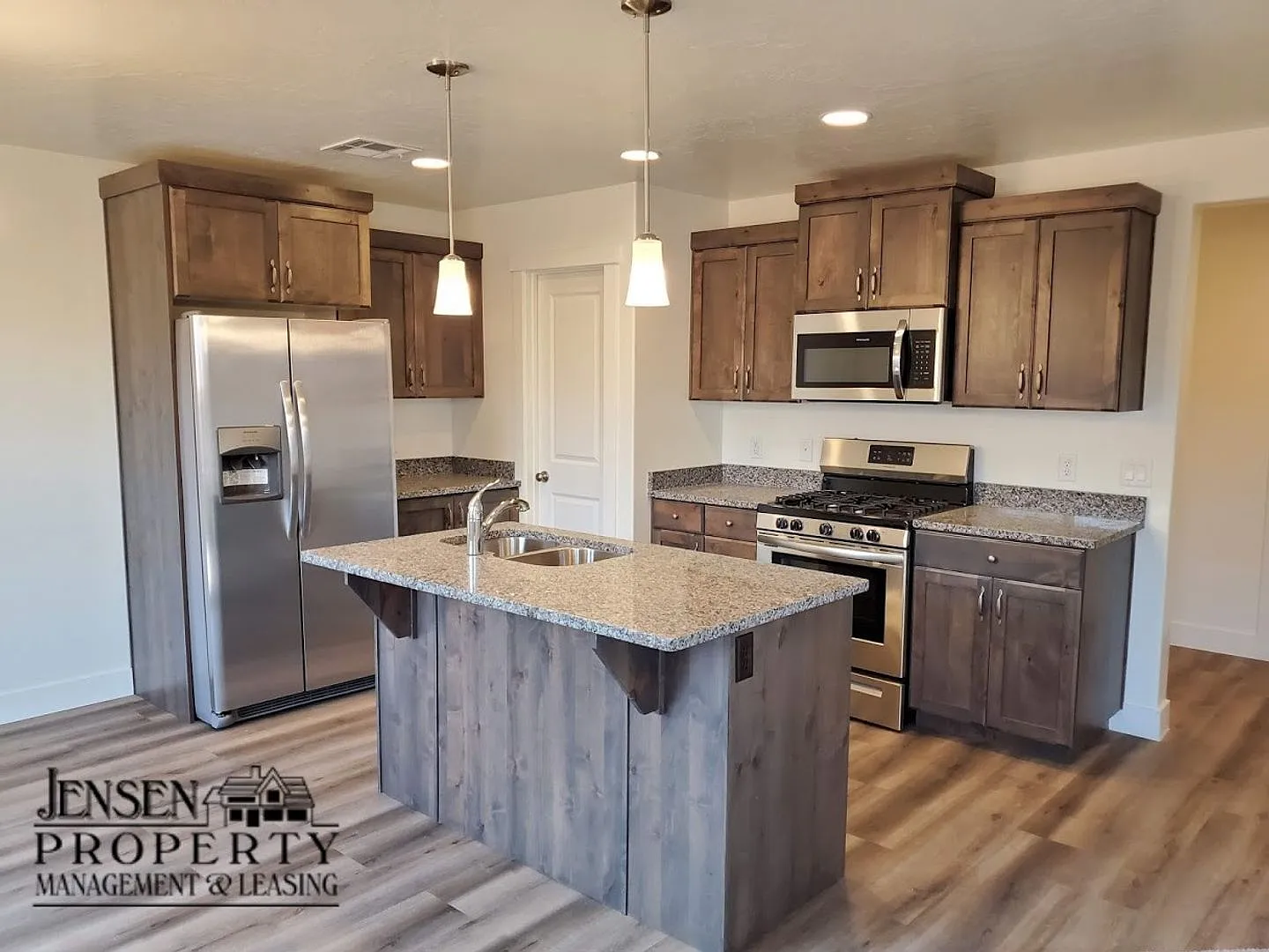 4 Bedroom Home in Desert Bluffs — Photo 2