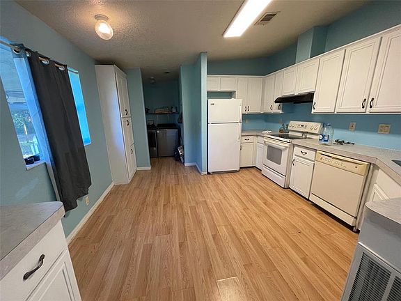 3rd image of 6523 Randolph Ave