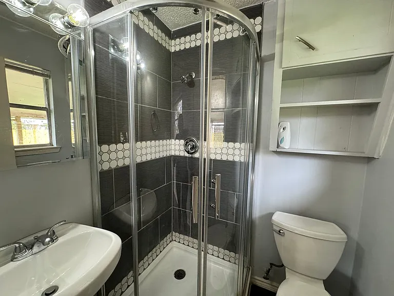 1402 Hammond Dr — Photo 24