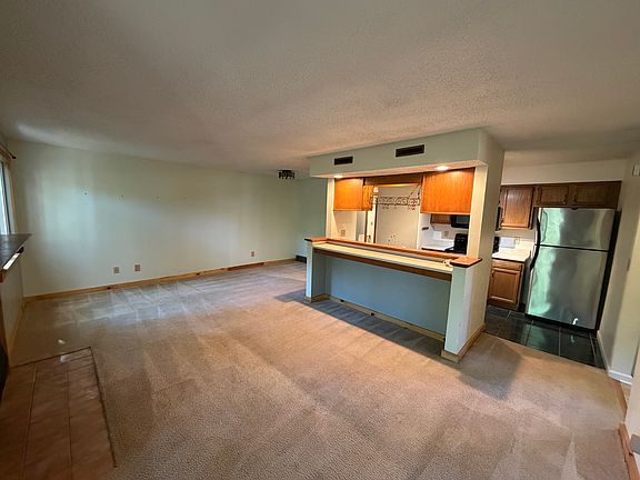 3rd image of 112 Grenadier Ct