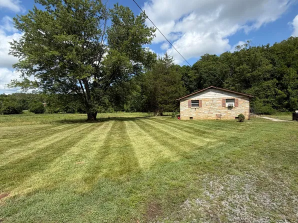1018 Creekbed Dr, Goodview, VA 24095