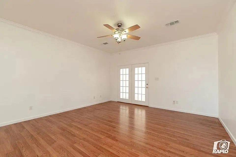 4517 Crockett Ave — Photo 1