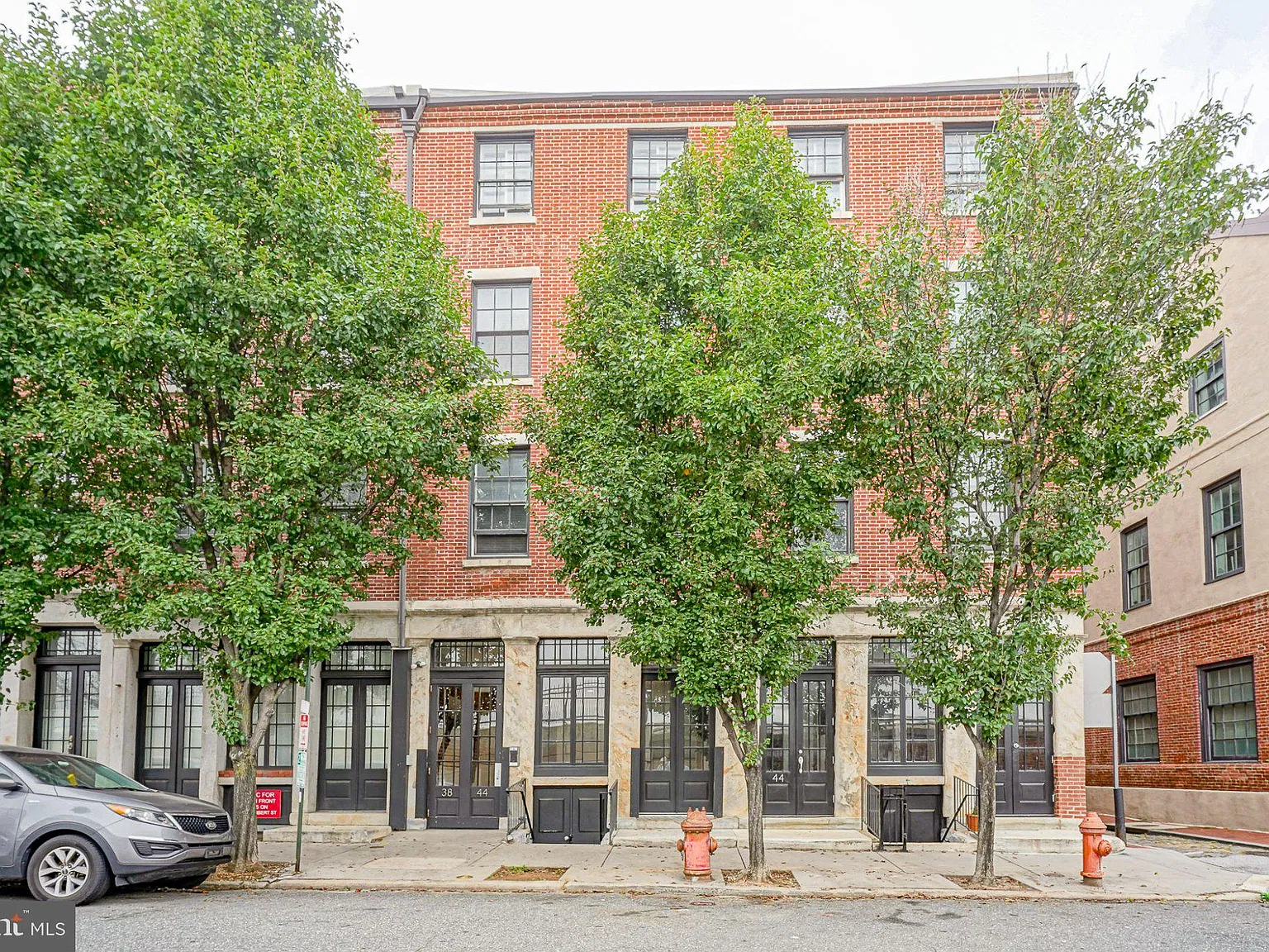 1 bed, 1.0 bath, 870 sqft, $2,300 — Photo 1