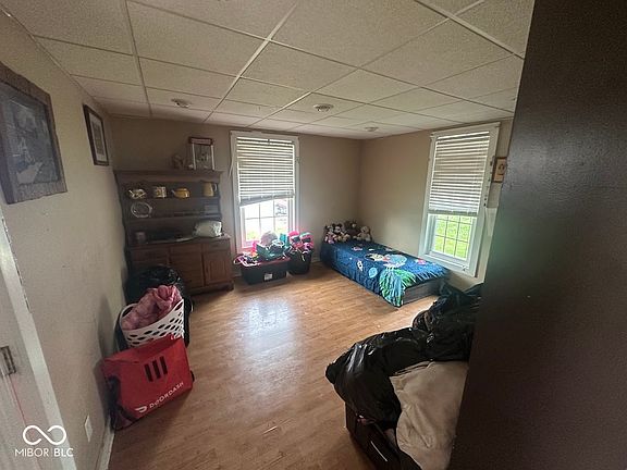5th image of 204 E 6th St