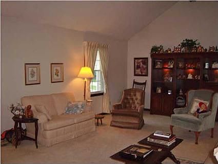 2nd image of 10400 Chippewa Dr