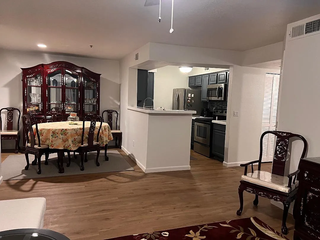 2 bed, 1006 sqft, $2,295 — Photo 2