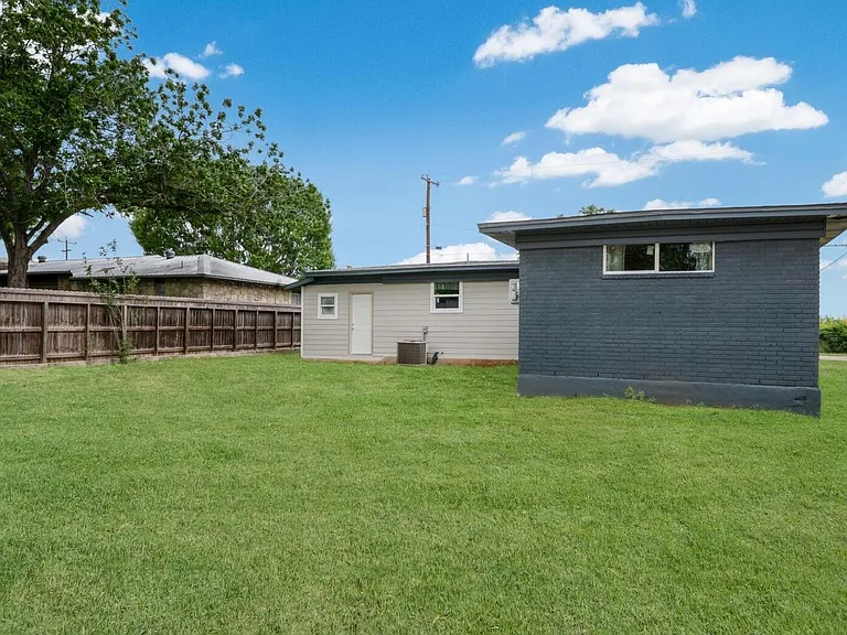 10246 Loop 106 — Photo 12