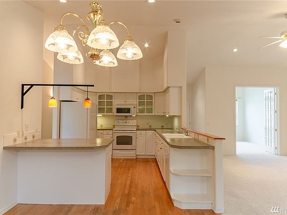 4th image of 912 Goldenview Dr