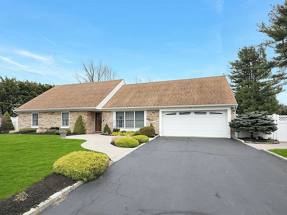 2nd image of 70 Manchester Ln
