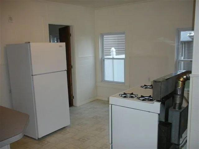 3 bed, 1100 sqft, $1,900 — Photo 2