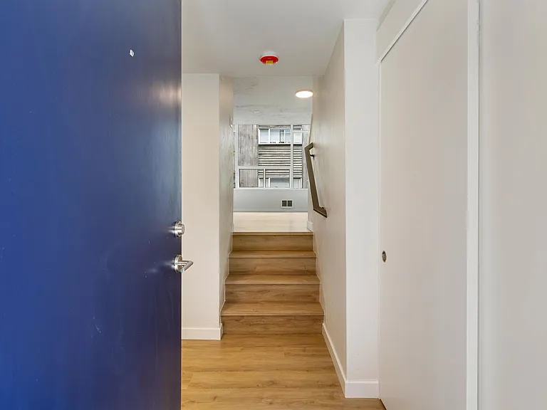 Thunderbird Apartments — Photo 9