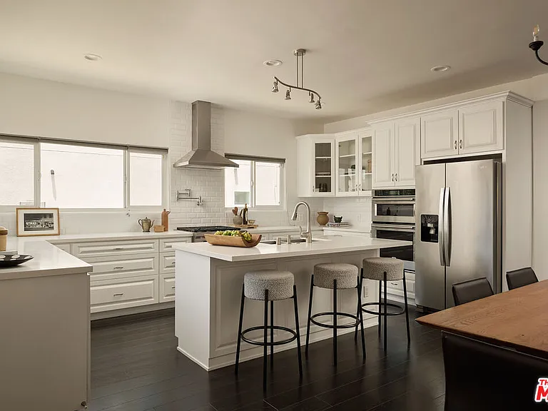 2955 Kelton Ave — Photo 25