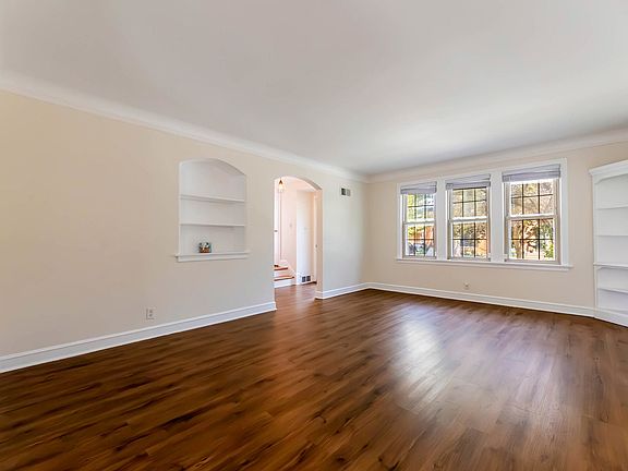 2nd image of 9146 S Oakley Ave