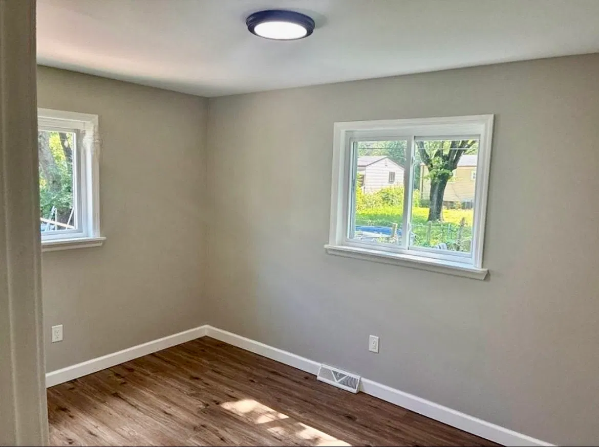 1128 Baron Ave — Photo 4