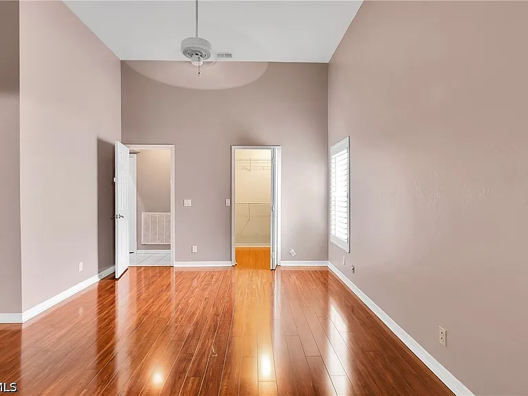 22203 Seashore Cir — Photo 23