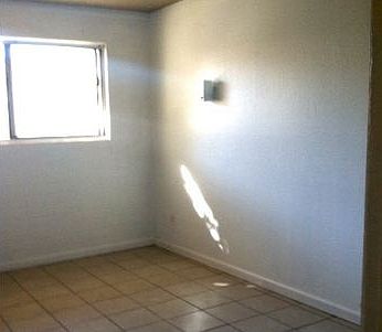 5th image of 525 W 9th Pl APT B