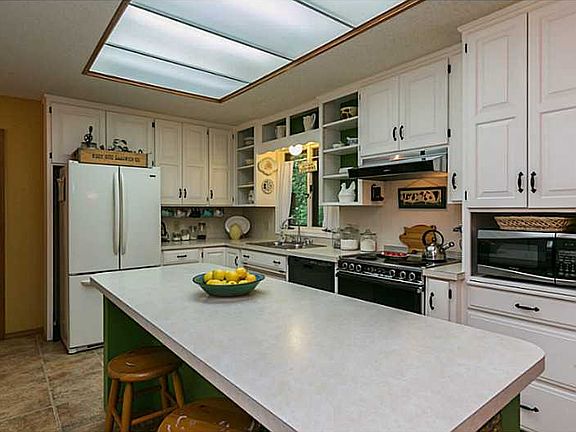 4th image of 5 Fawley Ln