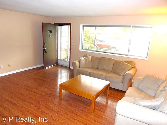 4th image of 1376 Terry Dr