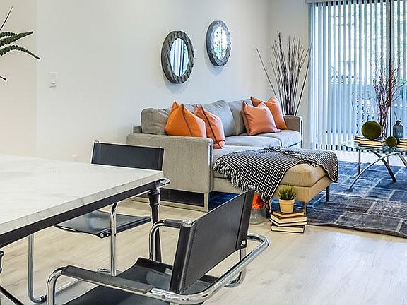 4th image of 905 Wilcox Ave #201