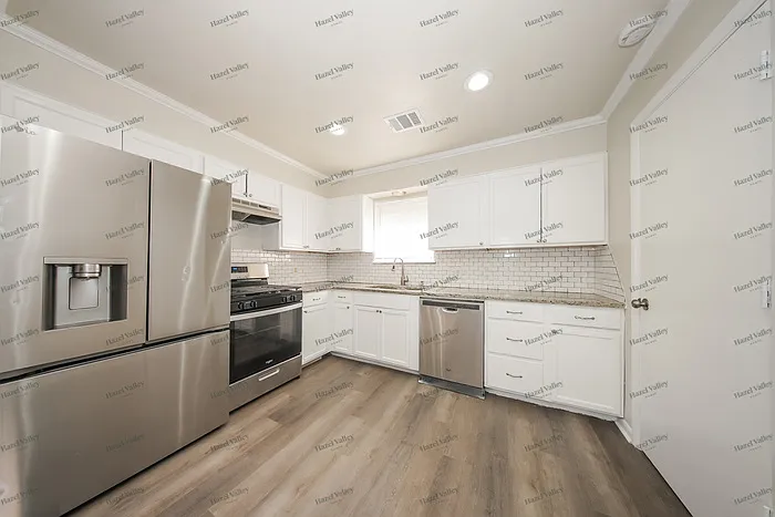 701 N Dallas Ave — Photo 4