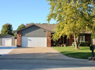 6 E 1st Cir, Valley Center, KS 67147