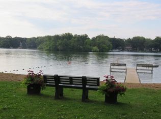 1275 Broadway Ave, Crystal Lake, IL 60014