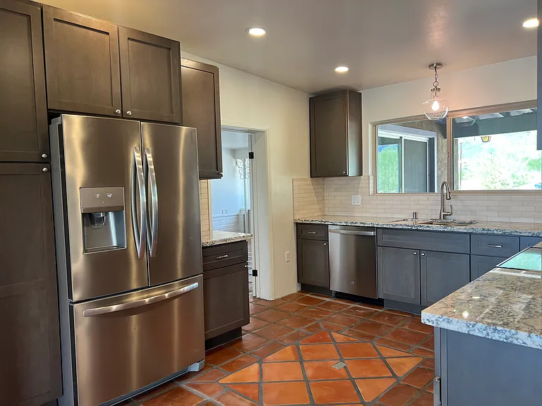 4801 E River Rd — Photo 29