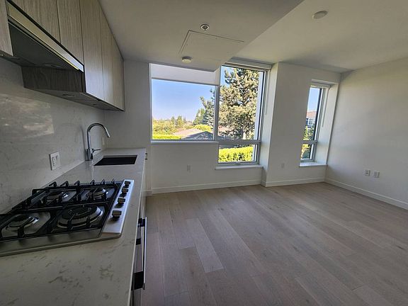 2nd image of 4222 Cambie St #2